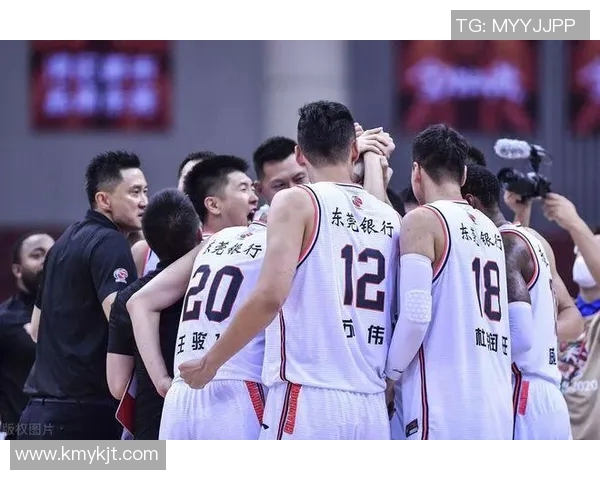 杭州篮球队与深圳篮球队赛后复盘分析灵活性表现与战术调整 杭州篮球队与深圳篮球队赛后复盘分析灵活性表现与战术调整