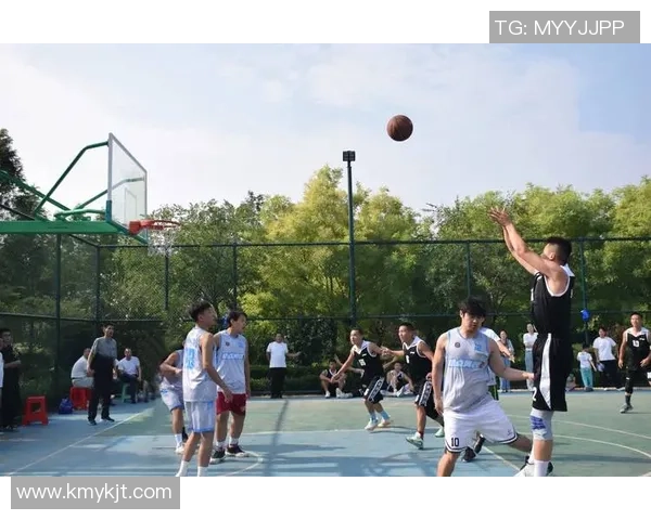 西安篮球队的节奏揭秘:激情与技巧交织的赛场盛宴 西安篮球队的节奏揭秘:激情与技巧交织的赛场盛宴